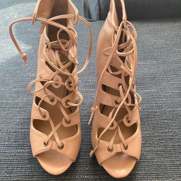 Original Le Chateau heels size 6 - Picture 1 of 6